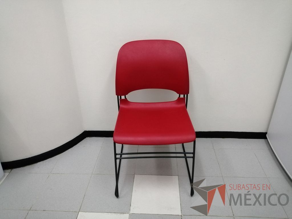 Lote 012 - 4 Sillas fijas con asiento y respaldo de liso color rojo - Imagen 11