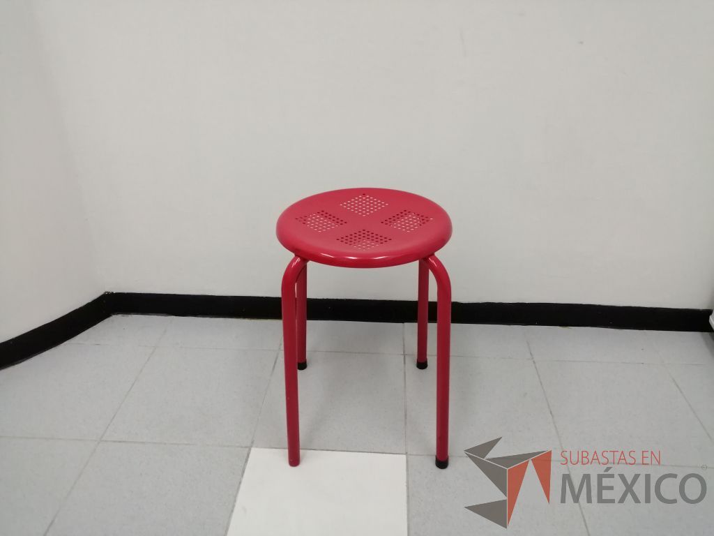 Lote 059 - Banco metálico color rojo - Imagen 3
