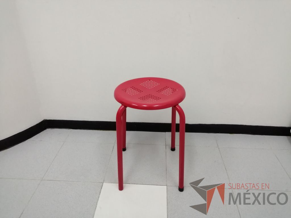 Lote 059 - Banco metálico color rojo - Imagen 4