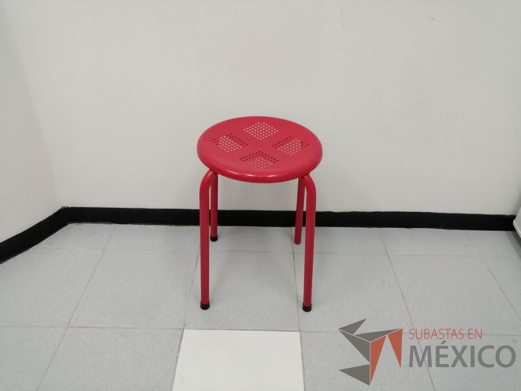 Lote 059 - Banco metálico color rojo - Imagen 9