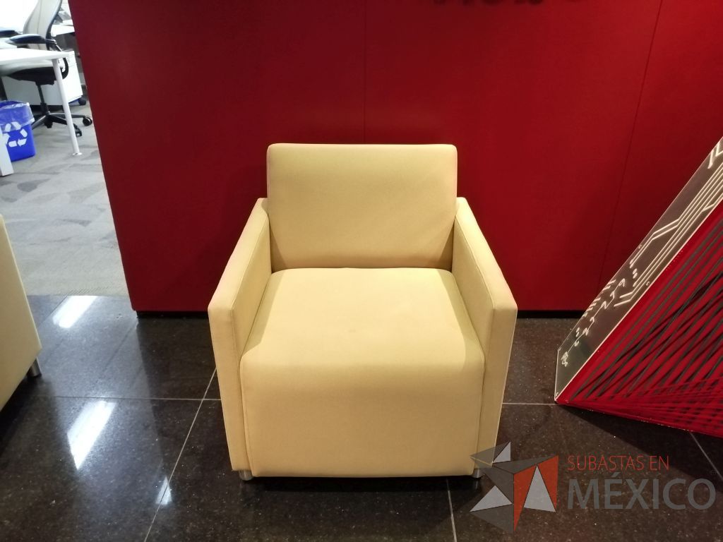 Lote 060 - 2 Sillones de 1 plaza en tela color beige - Imagen 2