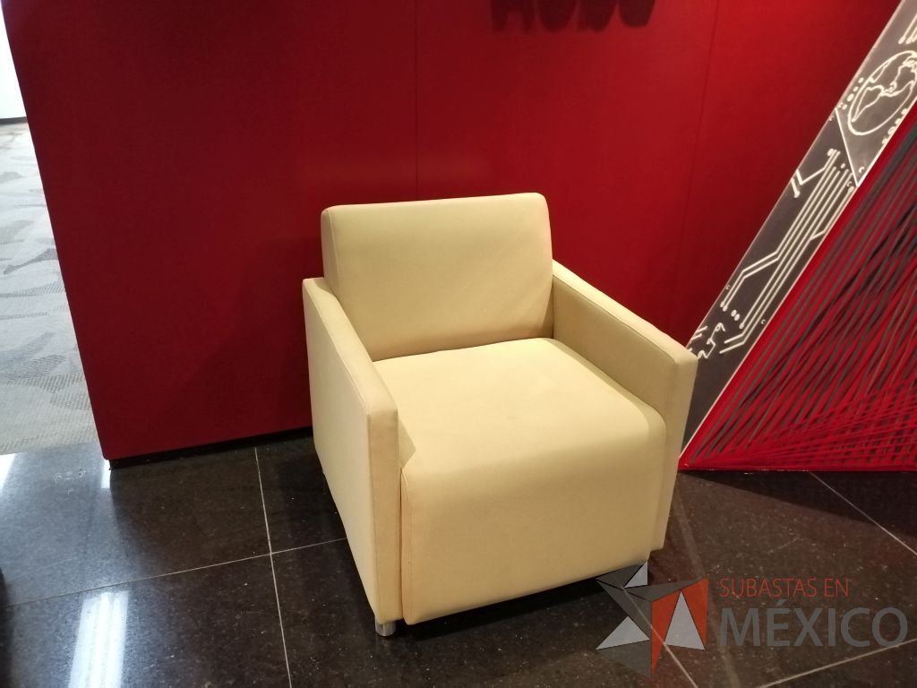 Lote 060 - 2 Sillones de 1 plaza en tela color beige - Imagen 6