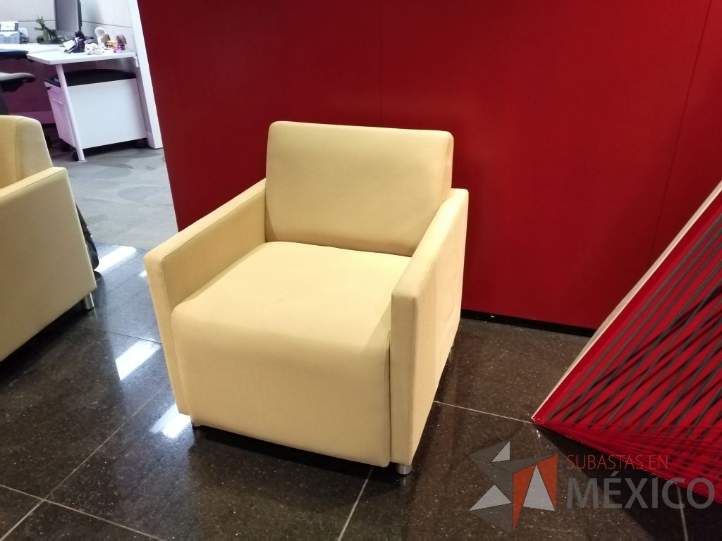 Lote 060 - 2 Sillones de 1 plaza en tela color beige - Imagen 8