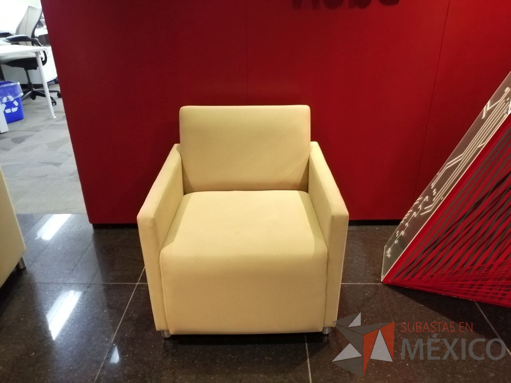 Lote 060 - 2 Sillones de 1 plaza en tela color beige - Imagen 10