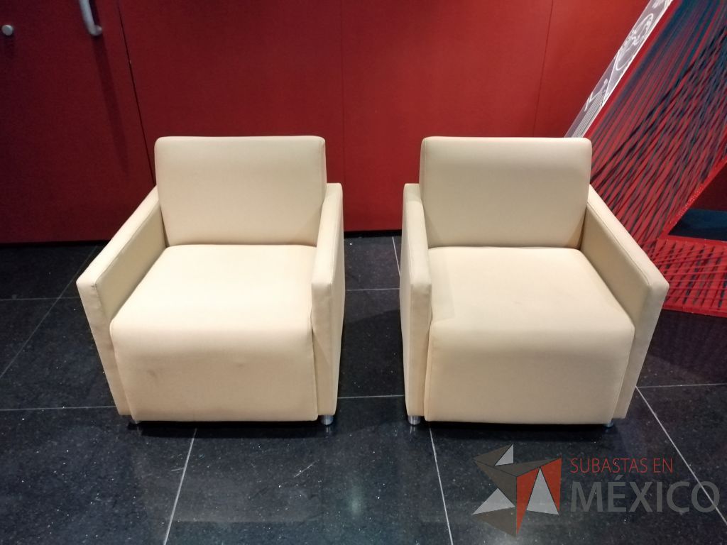 Lote 060 - 2 Sillones de 1 plaza en tela color beige - Imagen 13
