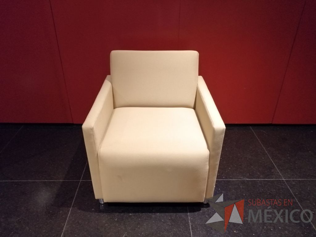 Lote 060 - 2 Sillones de 1 plaza en tela color beige - Imagen 17