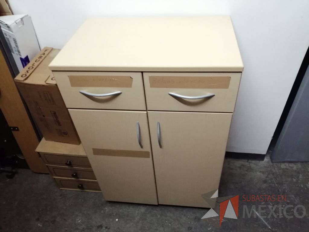 Lote 062 - Mueble tipo madera con 2 cajones y 2 puertas - Imagen 4