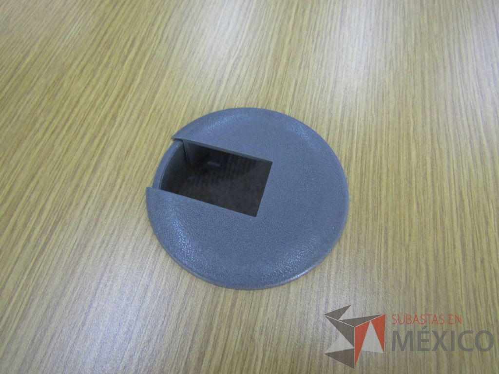 Lote 021 - 2 Mesas de trabajo plegable con estructura metálica gris y cubierta color madera claro. - Imagen 11