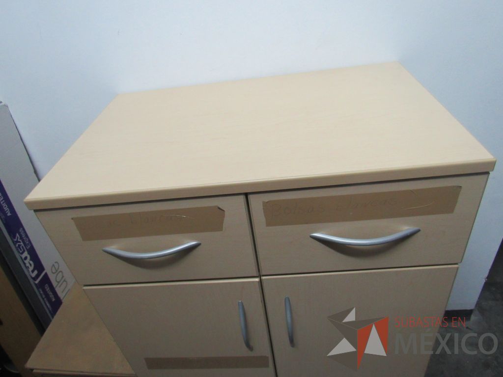 Lote 062 - Mueble tipo madera con 2 cajones y 2 puertas - Imagen 9