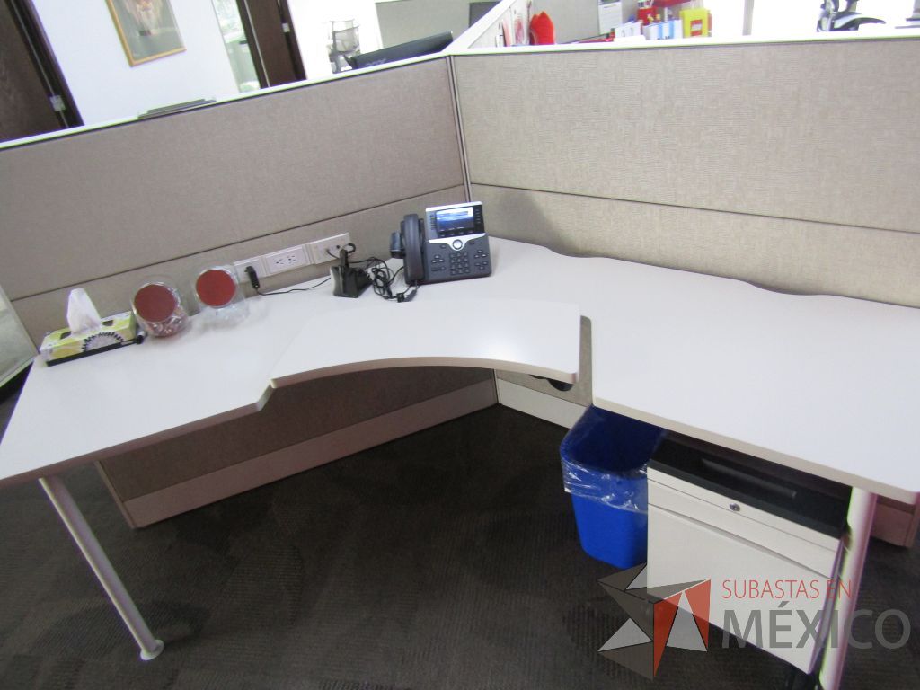 Lote 022 - Estación de trabajo para 6 personas marca Teknion - Imagen 25