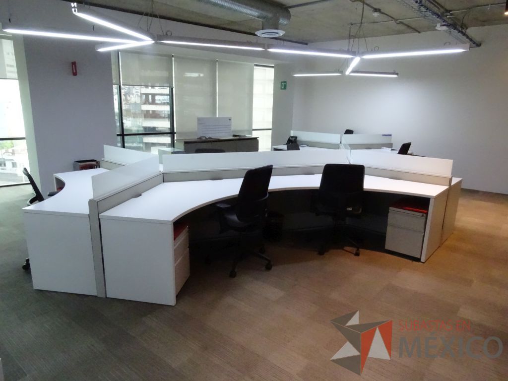 Lote 001 - Estación de trabajo para 9 personas de mampara baja seminueva, Marca: Haworth