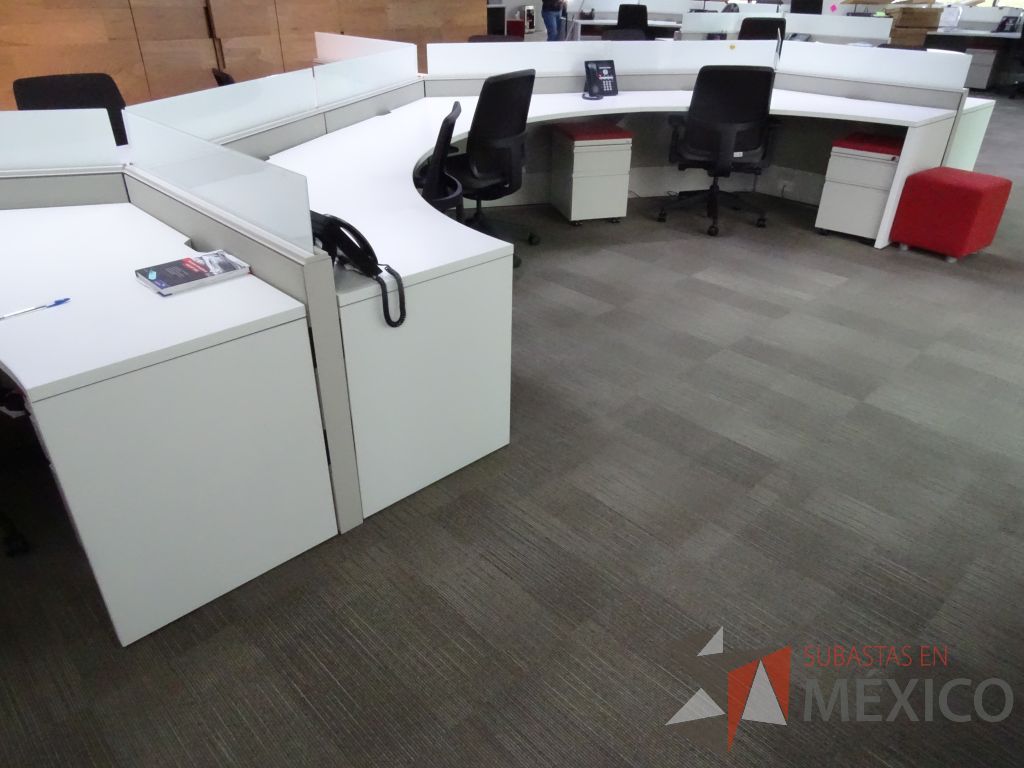 Lote 001 - Estación de trabajo para 9 personas de mampara baja seminueva, Marca: Haworth - Imagen 4