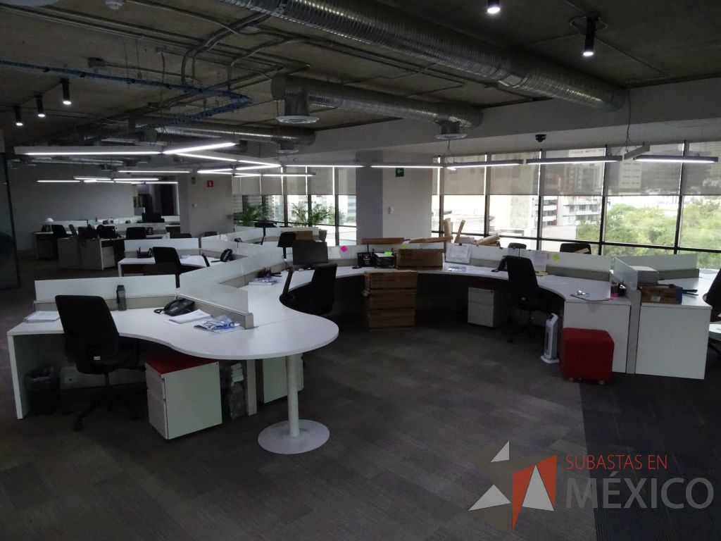 Lote 004 - Estación de trabajo para 17 personas de mampara baja seminueva, Marca: Haworth