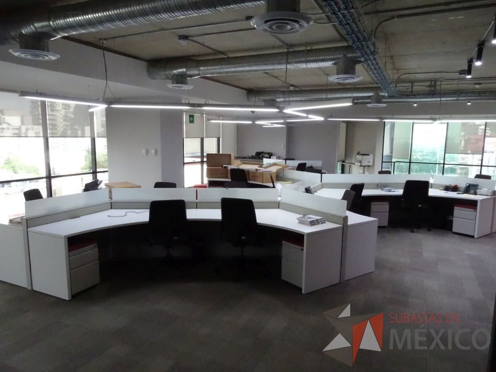 Lote 004 - Estación de trabajo para 17 personas de mampara baja seminueva, Marca: Haworth - Imagen 8