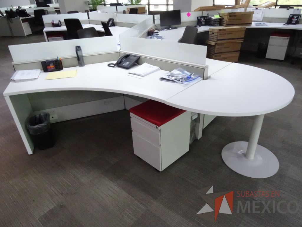 Lote 004 - Estación de trabajo para 17 personas de mampara baja seminueva, Marca: Haworth - Imagen 10