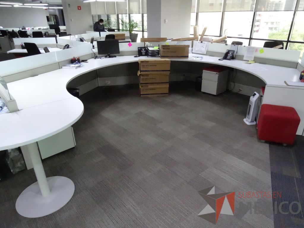 Lote 004 - Estación de trabajo para 17 personas de mampara baja seminueva, Marca: Haworth - Imagen 12