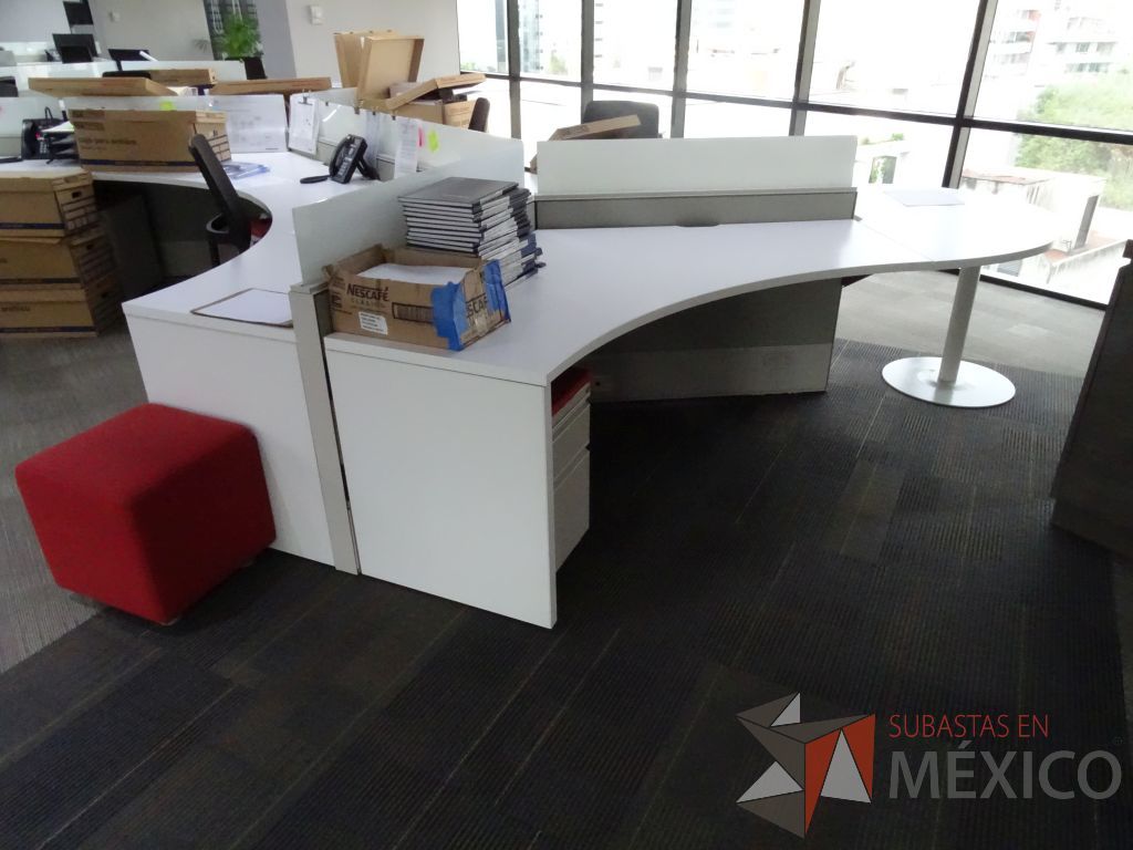 Lote 004 - Estación de trabajo para 17 personas de mampara baja seminueva, Marca: Haworth - Imagen 15