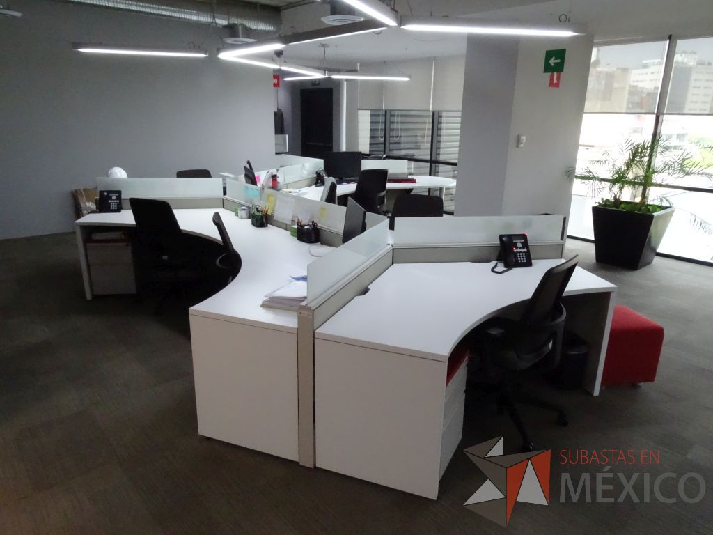 Lote 002 - Estación de trabajo para 9 personas de mampara baja seminueva, Marca: Haworth