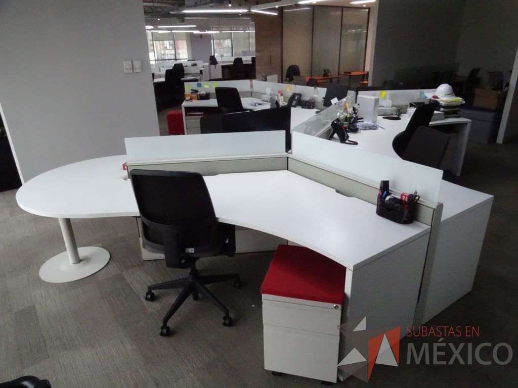Lote 002 - Estación de trabajo para 9 personas de mampara baja seminueva, Marca: Haworth - Imagen 3