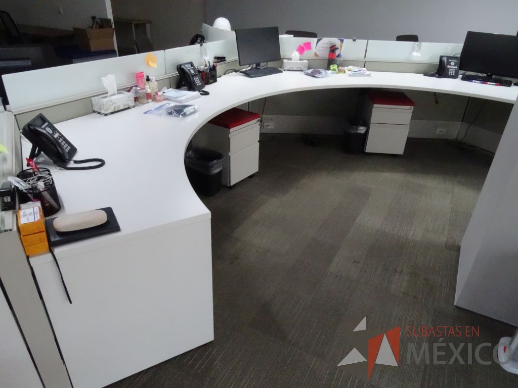 Lote 002 - Estación de trabajo para 9 personas de mampara baja seminueva, Marca: Haworth - Imagen 5