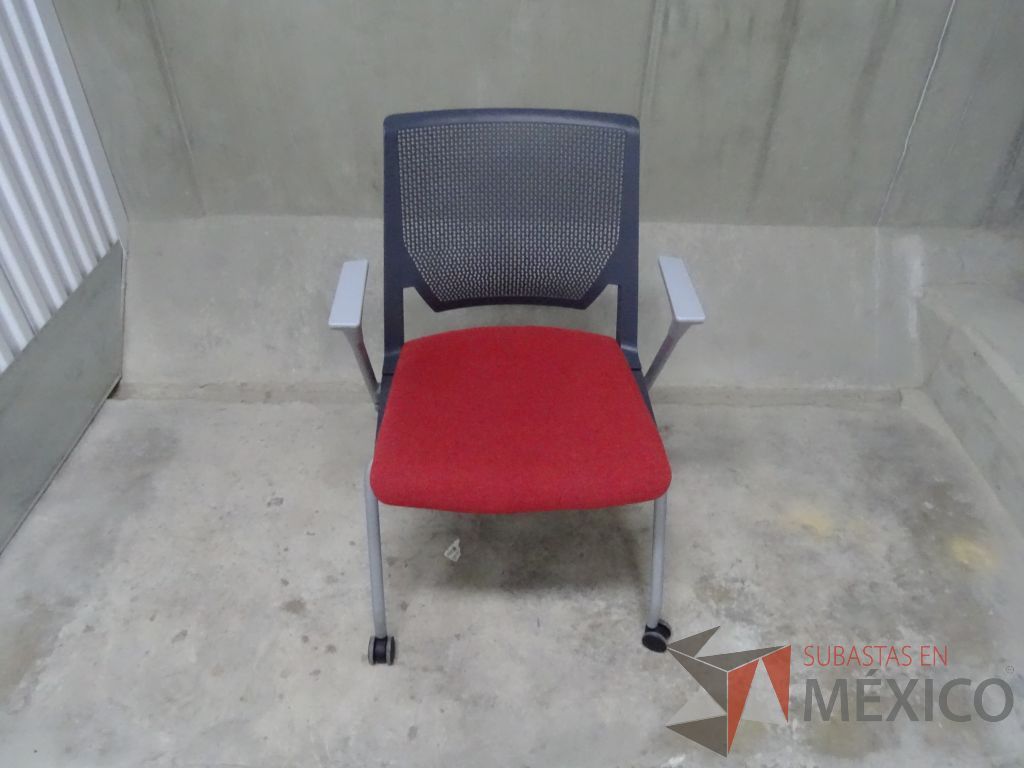 Lote 007 - Silla de visita con ruedas Haworth