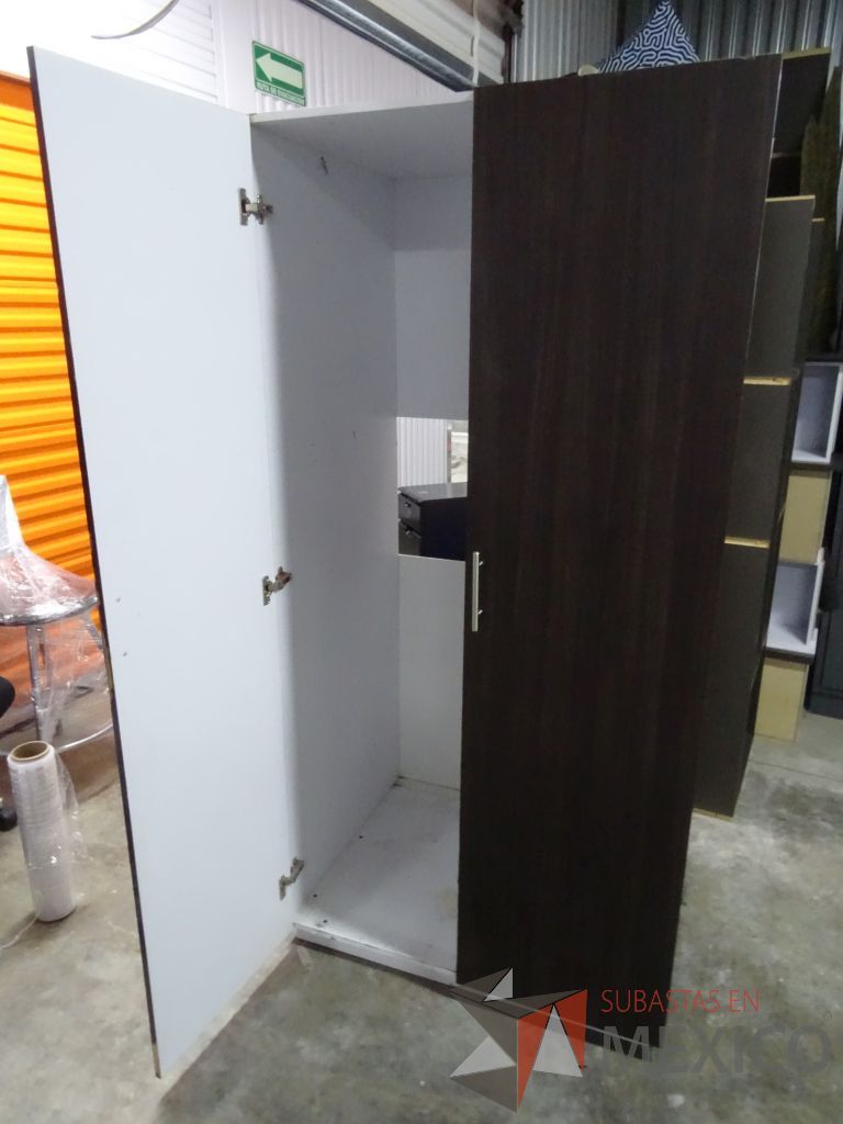 Lote 066 - Gabinete tipo madera con puertas en color café - Imagen 3