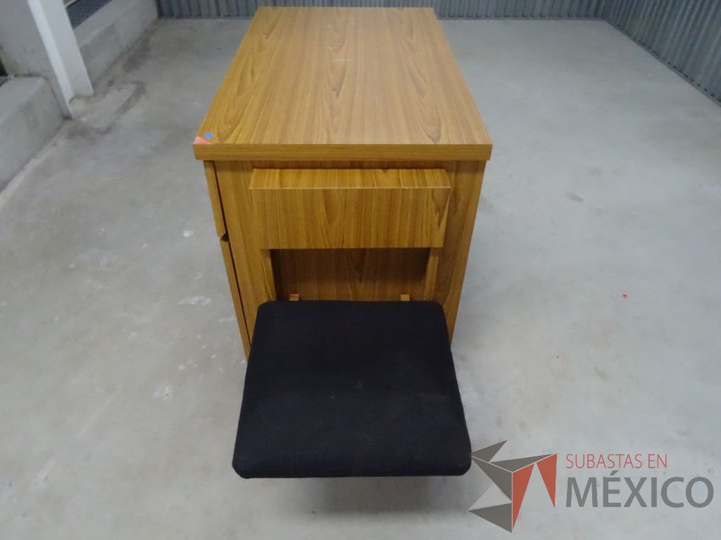Lote 016 - Gabinete tipo madera con dos puertas y un entrepaño - Imagen 4