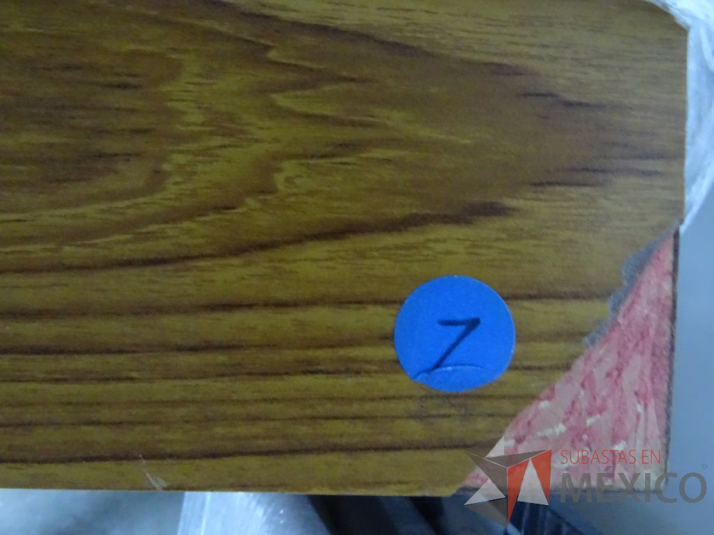 Lote 016 - Gabinete tipo madera con dos puertas y un entrepaño - Imagen 6