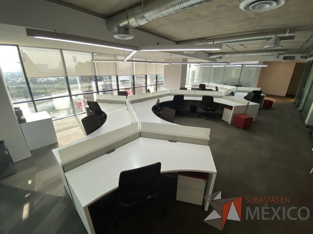 Lote 004 - Estación de trabajo para 17 personas de mampara baja seminueva, Marca: Haworth - Imagen 2