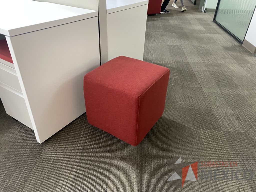Lote 009 - 2 Bancos con 4 patas metálicas asiento en tela color naranja - Imagen 5