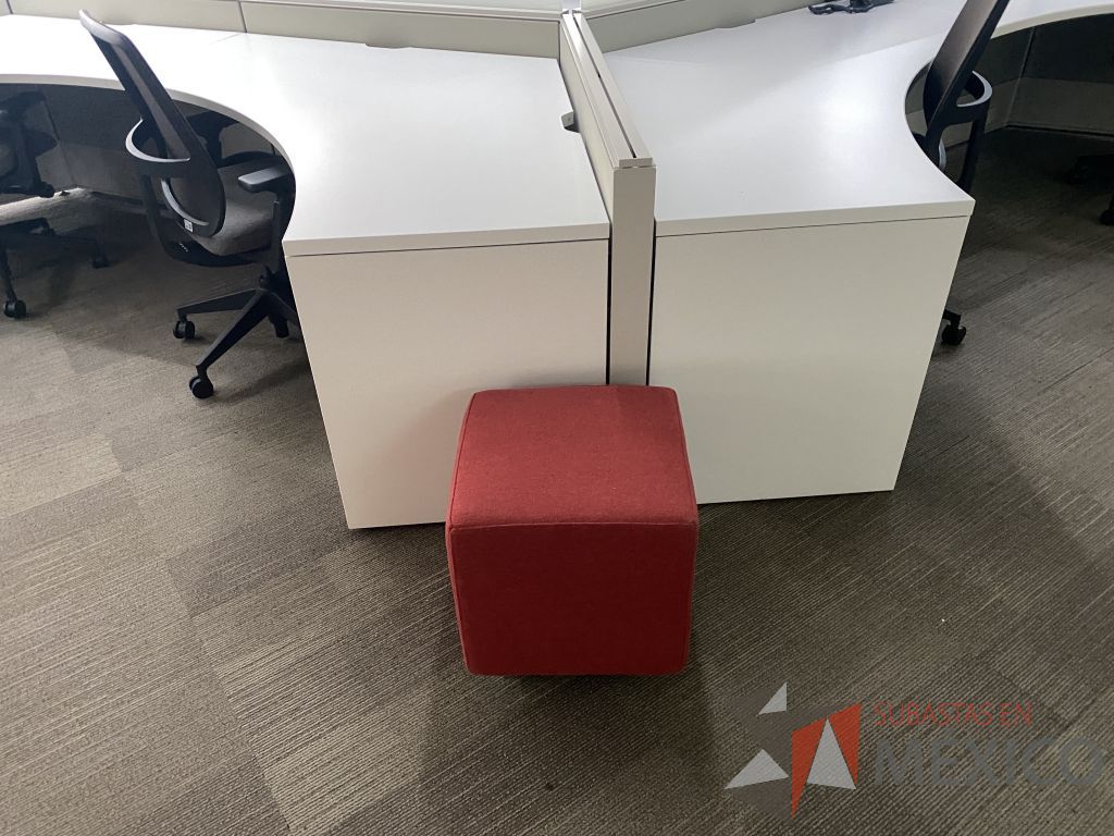 Lote 009 - 2 Bancos con 4 patas metálicas asiento en tela color naranja - Imagen 6