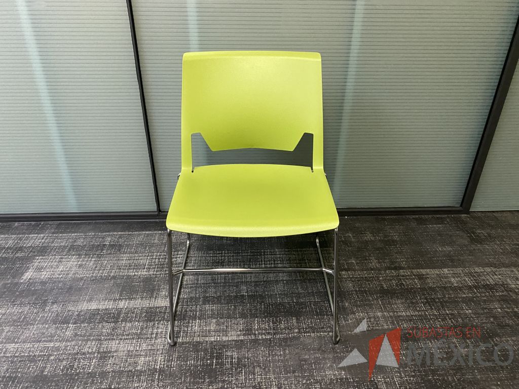 Lote 006 - 4 Silla de visita con asiento y respaldo liso color verde