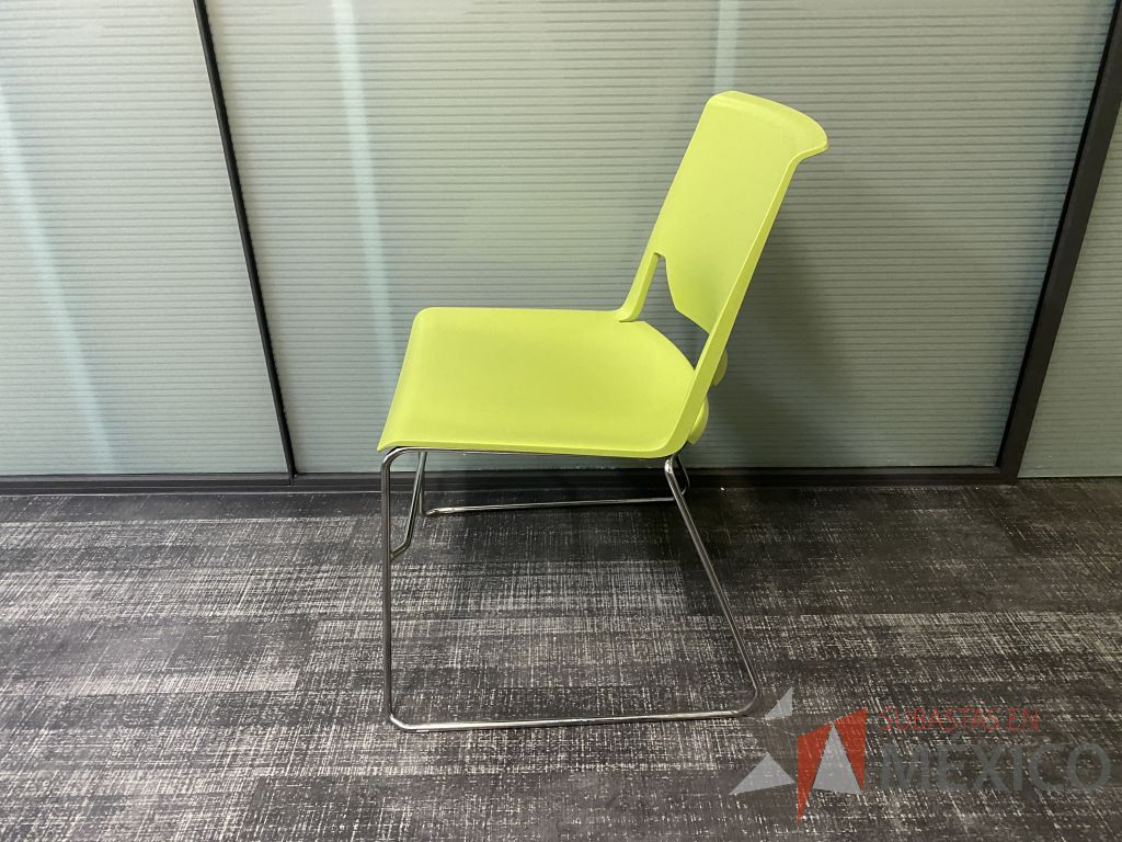 Lote 006 - 4 Silla de visita con asiento y respaldo liso color verde - Imagen 2
