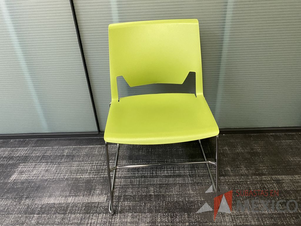 Lote 006 - 4 Silla de visita con asiento y respaldo liso color verde - Imagen 5