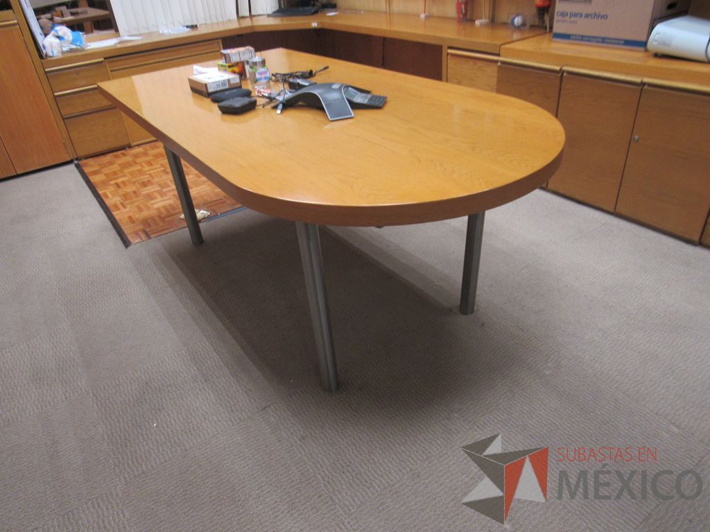 Lote 089 - Oficina Ejecutiva con Escritorio en escuadra, Credenza, 2 Gabinetes y Mesa de trabajo - Imagen 3