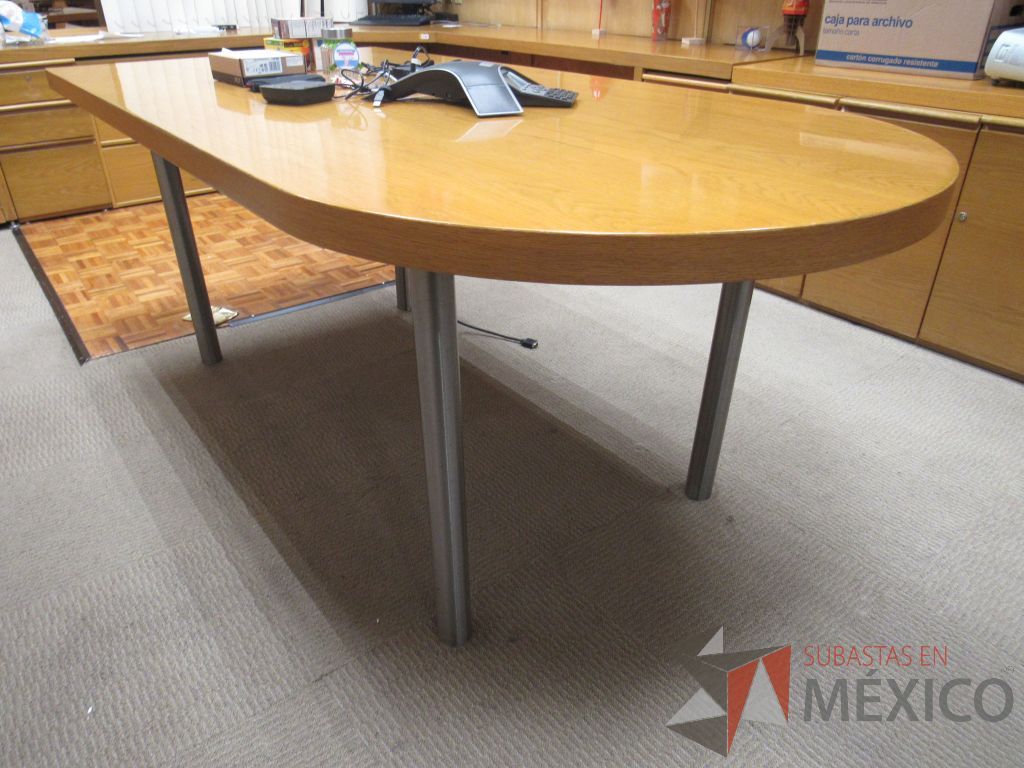 Lote 089 - Oficina Ejecutiva con Escritorio en escuadra, Credenza, 2 Gabinetes y Mesa de trabajo - Imagen 4