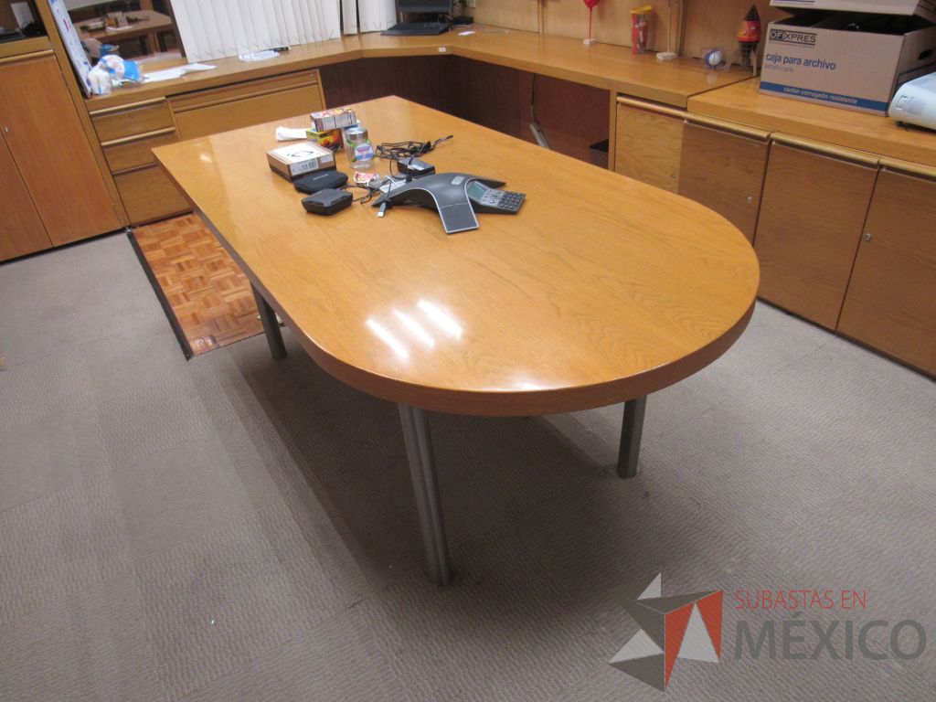 Lote 089 - Oficina Ejecutiva con Escritorio en escuadra, Credenza, 2 Gabinetes y Mesa de trabajo - Imagen 5