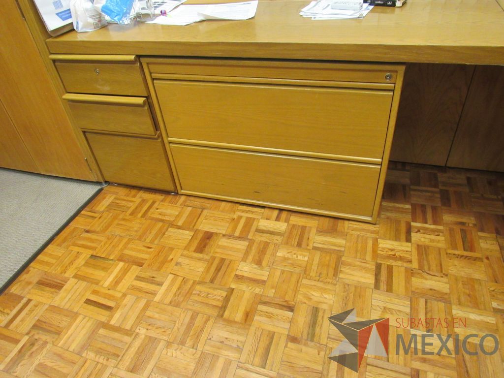 Lote 089 - Oficina Ejecutiva con Escritorio en escuadra, Credenza, 2 Gabinetes y Mesa de trabajo - Imagen 9