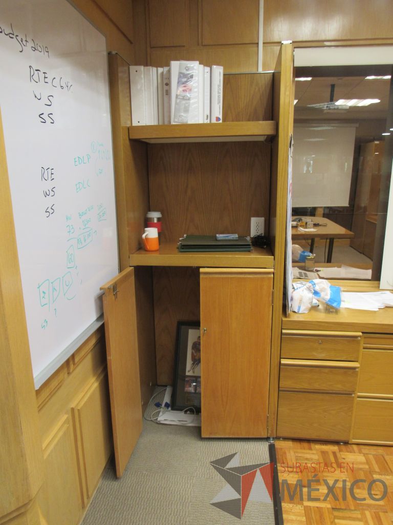 Lote 089 - Oficina Ejecutiva con Escritorio en escuadra, Credenza, 2 Gabinetes y Mesa de trabajo - Imagen 10
