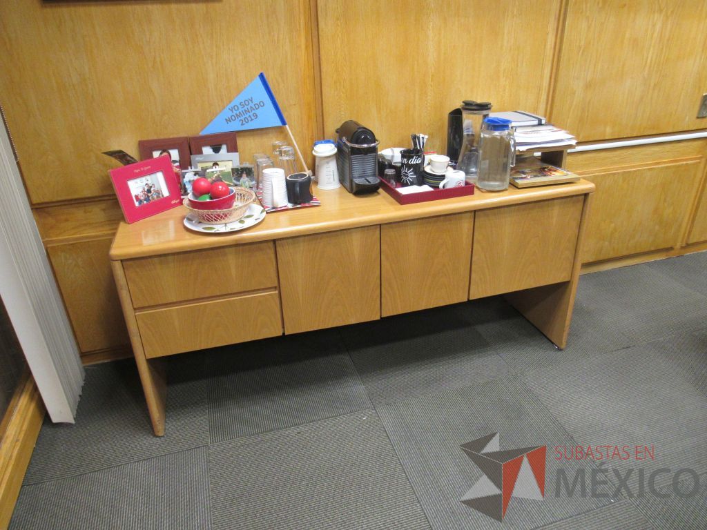 Lote 038 - Credenza con 3 puertas y 2 cajones - Imagen 4