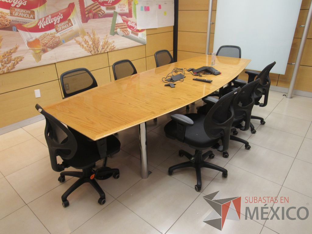 Lote 016 - Mesa de sala de juntas para 8 personas con patas metálicas - Imagen 9