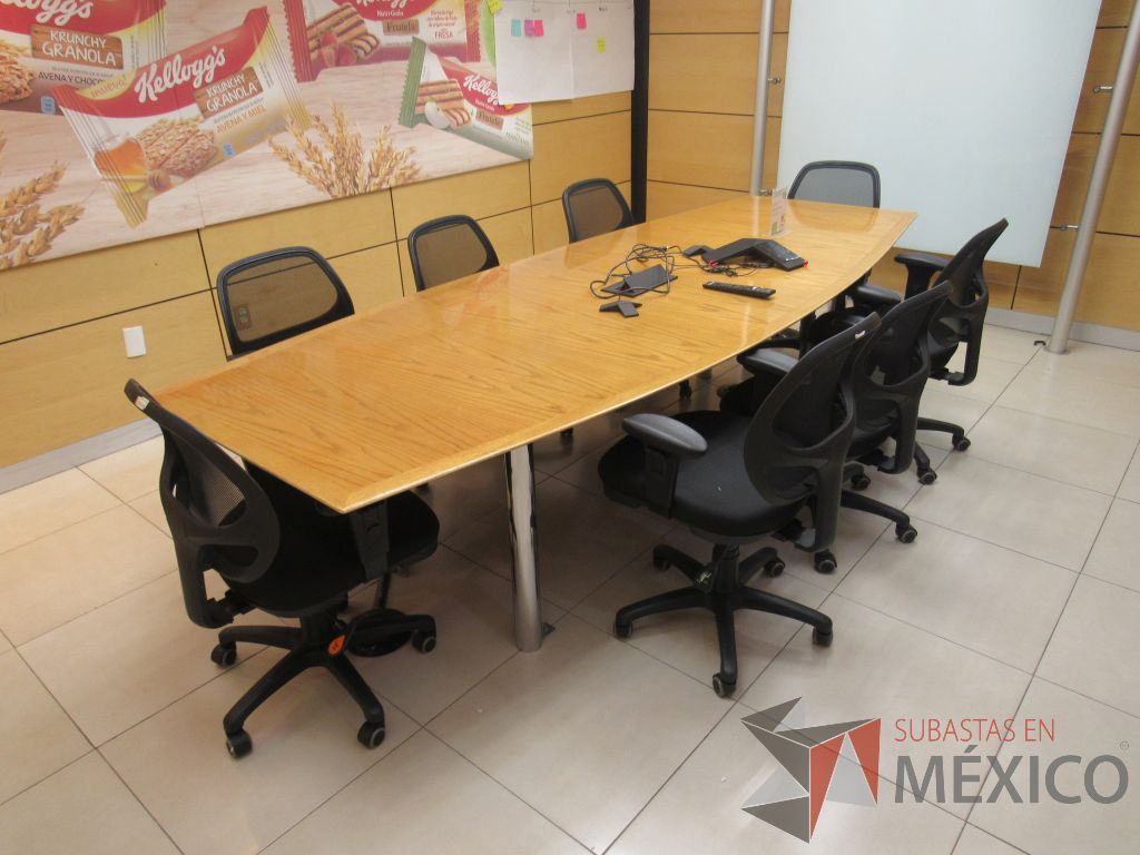 Lote 016 - Mesa de sala de juntas para 8 personas con patas metálicas - Imagen 10