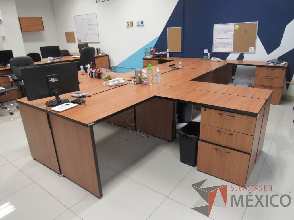 Lote 004 - Estación de trabajo para 6 personas con 6 archiveros de pedestal - Imagen 2