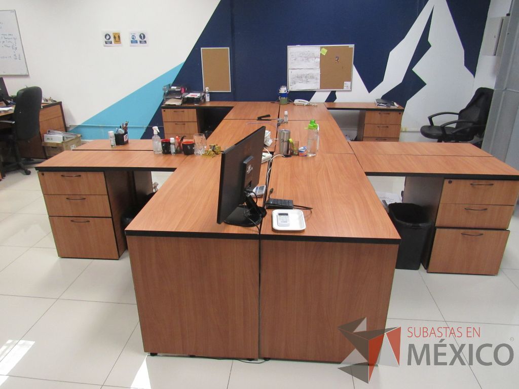 Lote 004 - Estación de trabajo para 6 personas con 6 archiveros de pedestal - Imagen 3