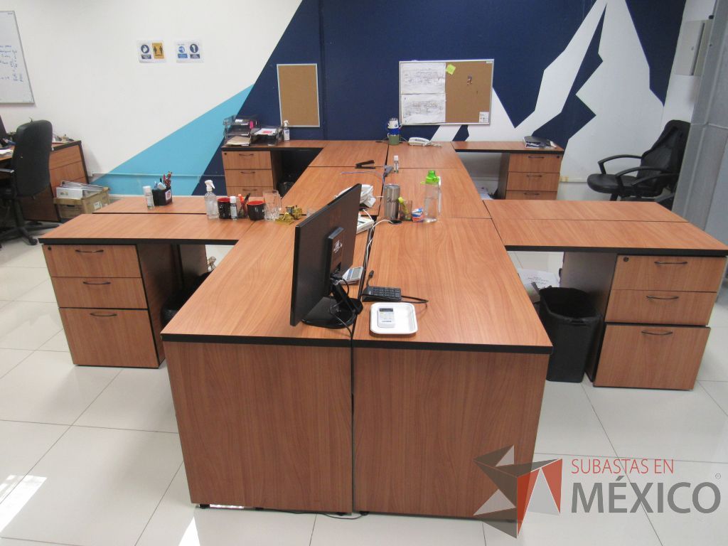 Lote 004 - Estación de trabajo para 6 personas con 6 archiveros de pedestal - Imagen 4