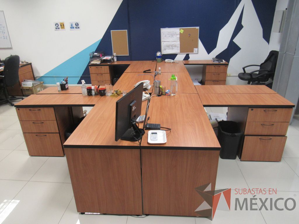 Lote 004 - Estación de trabajo para 6 personas con 6 archiveros de pedestal - Imagen 5
