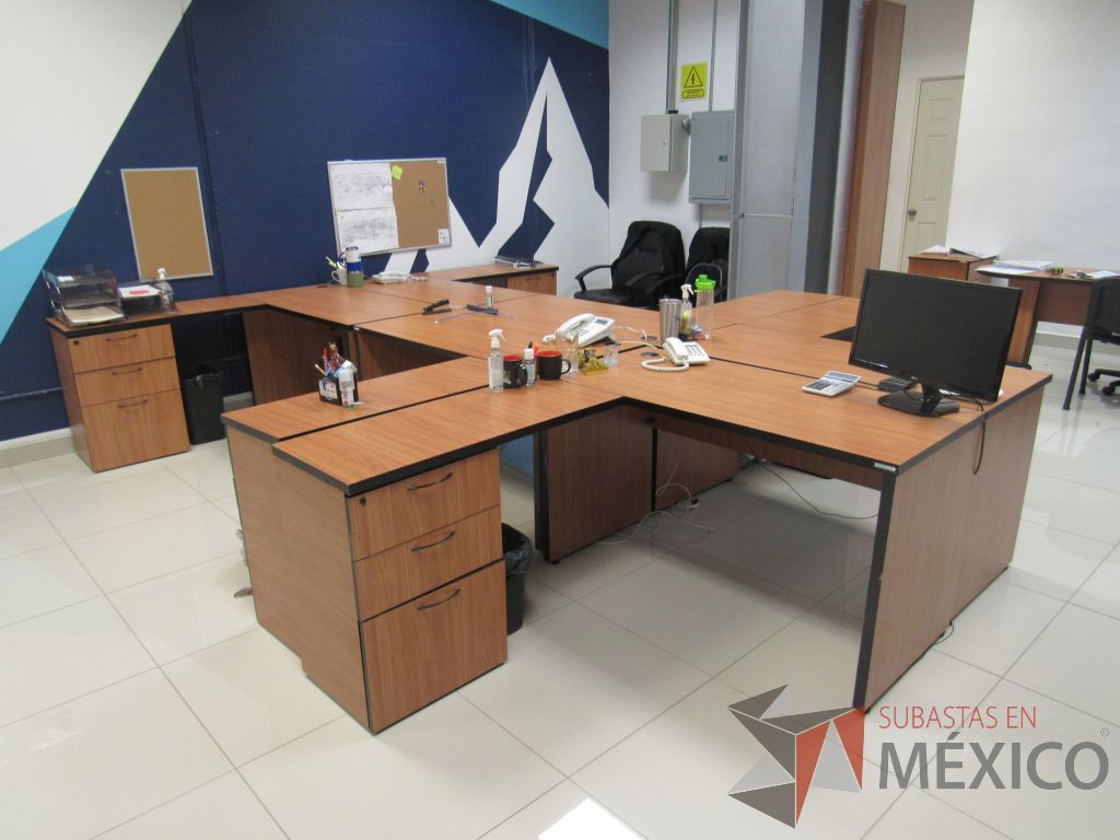 Lote 004 - Estación de trabajo para 6 personas con 6 archiveros de pedestal - Imagen 7