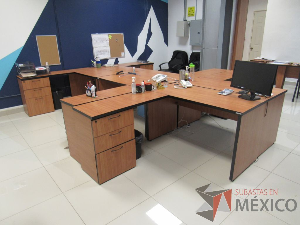 Lote 004 - Estación de trabajo para 6 personas con 6 archiveros de pedestal - Imagen 8