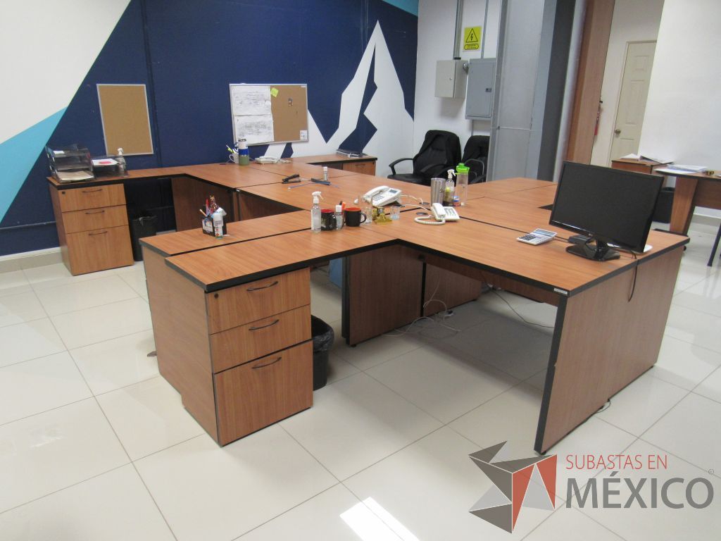 Lote 004 - Estación de trabajo para 6 personas con 6 archiveros de pedestal - Imagen 9