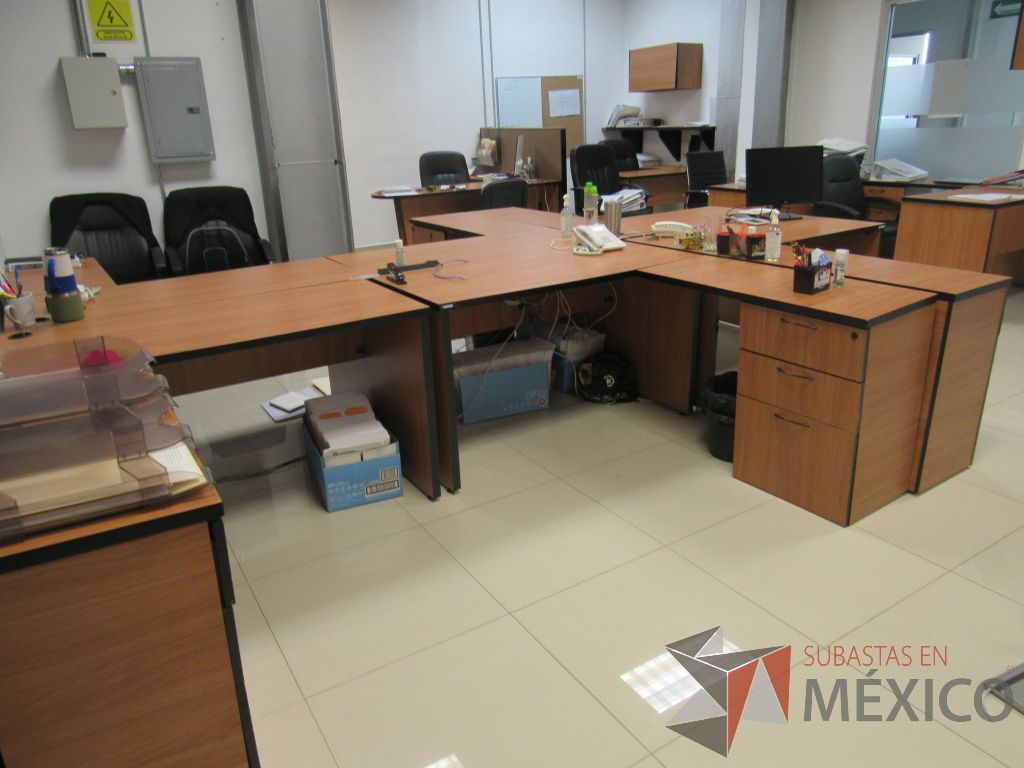 Lote 004 - Estación de trabajo para 6 personas con 6 archiveros de pedestal - Imagen 11